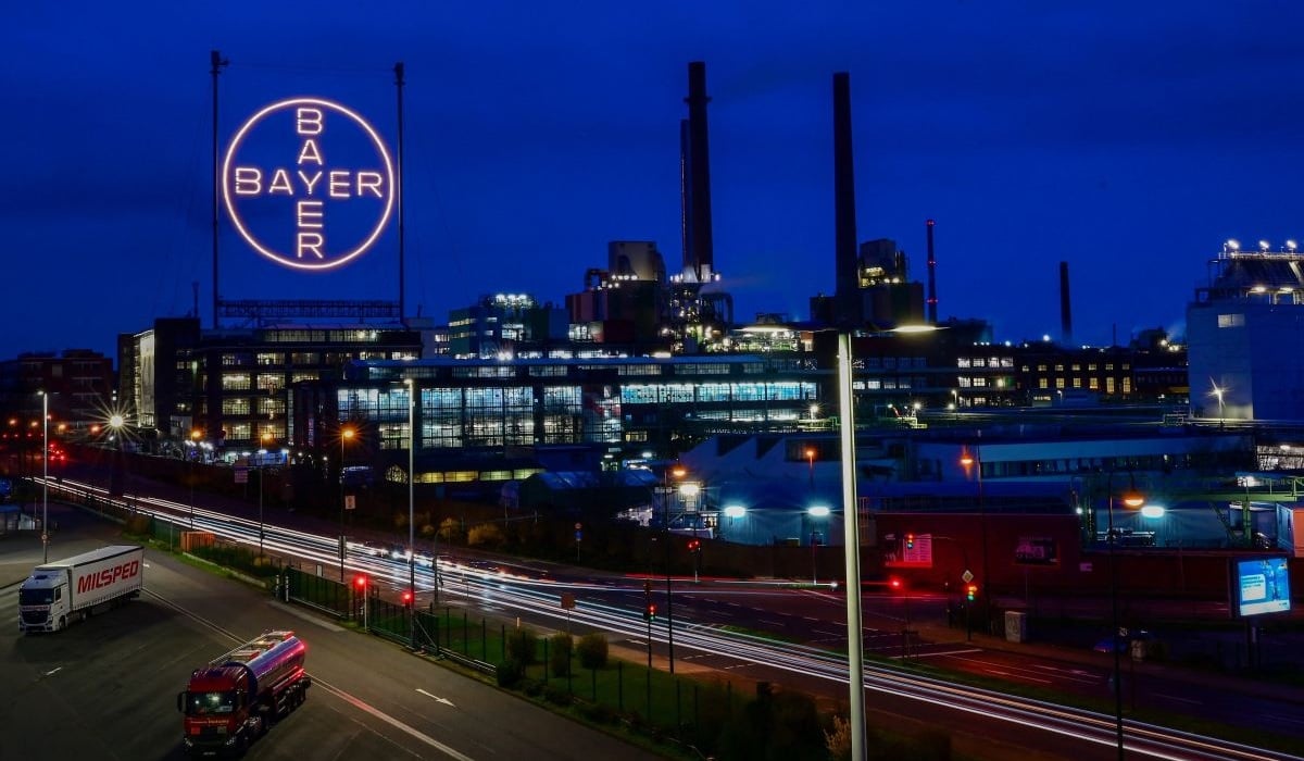 Pabrik Bayer di Leverkusen, Jerman bagian barat. 