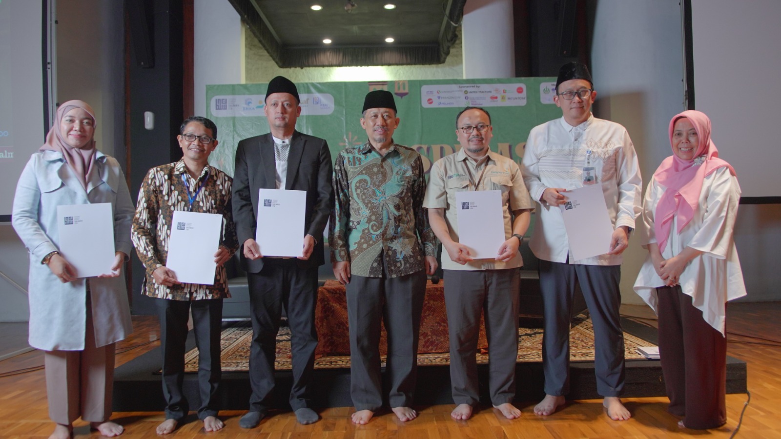 YPSM Salman ITB Serahkan Sertifikasi Halal untuk 21 UMK Binaan Bio Farma