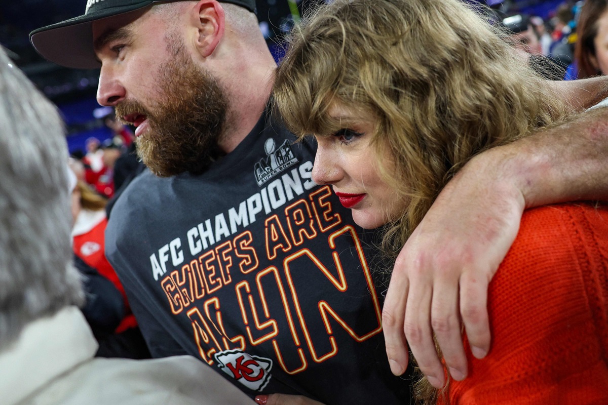 Taylor Swift dan Travis Kelce membawa romansa mereka ke pesta resmi Oscar Gucci setelah kembali dari Tur Eras Swift di Singapura. 