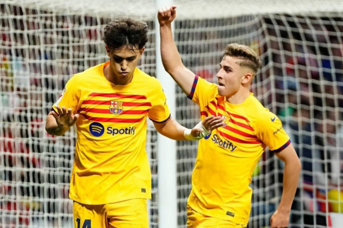 Striker FC Barcelona, Joao Felix dan Gelandang FC Barcelona, Fermin Lopez sedang selebrasi usai mencetak gol ke gawang Atletico Madrid pada 