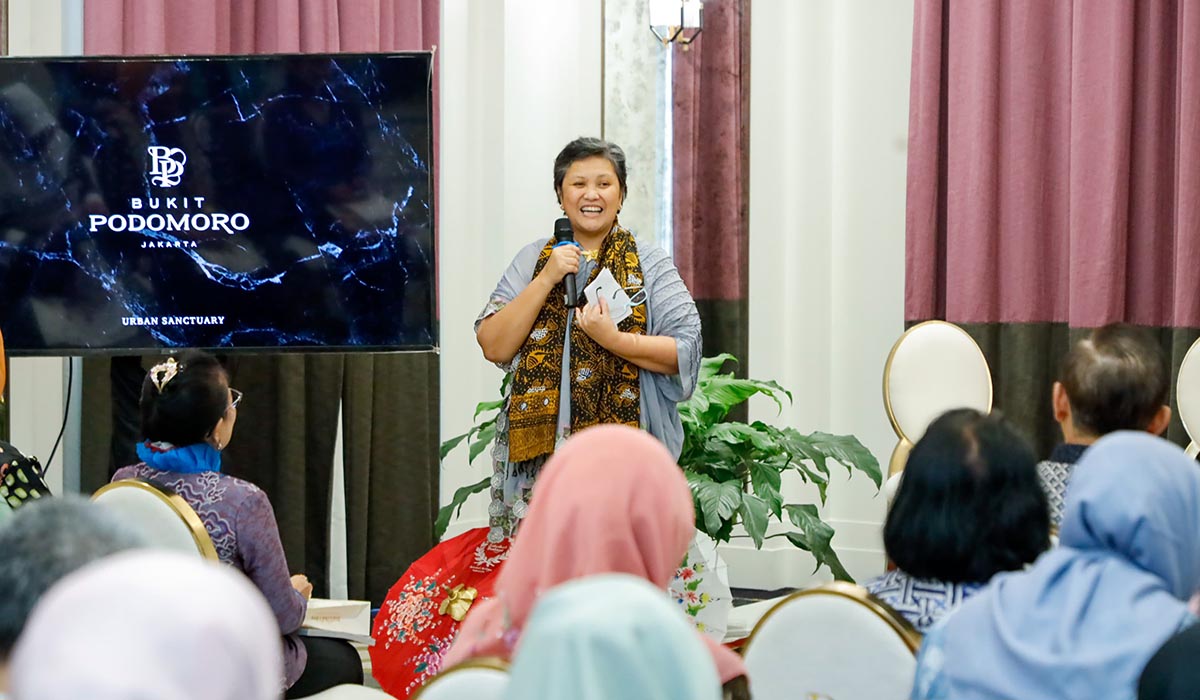 Lestari Moerdijat memberi sambuatan di acara Super Drink dan Minuman Herbal untuk Kesehatan, di Bukit Podomoro, Jakarta, Minggu (3/3). 