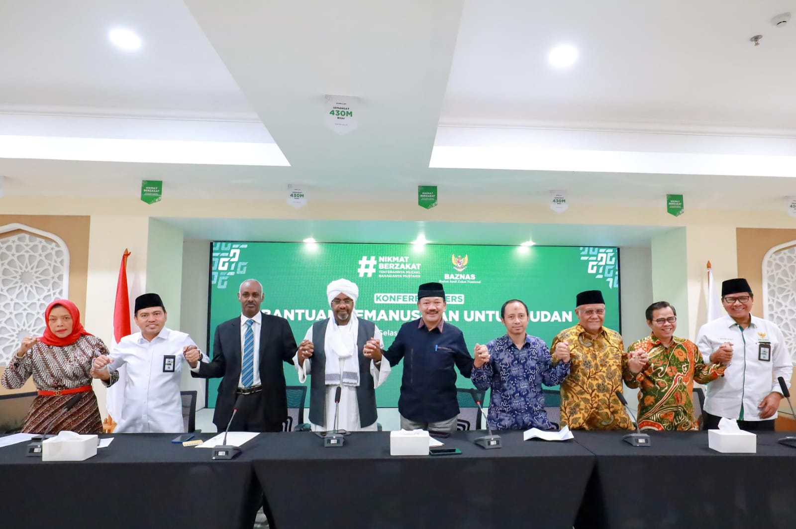 Konferensi pers bantuan dari Program Solidaritas Dunia Islam yang dimiliki Baznas,