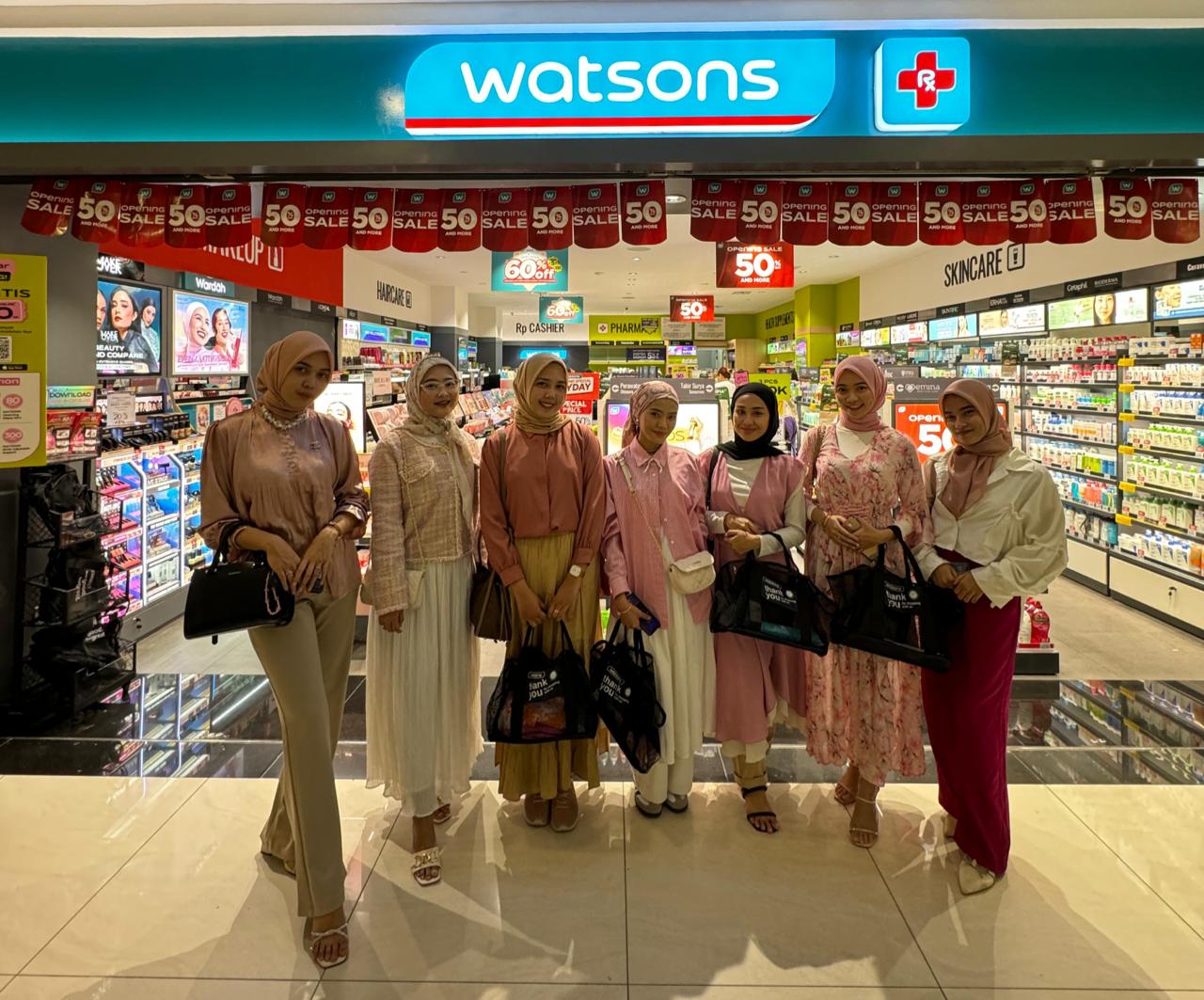Beauty class pada pembukaan gerai Watsons.