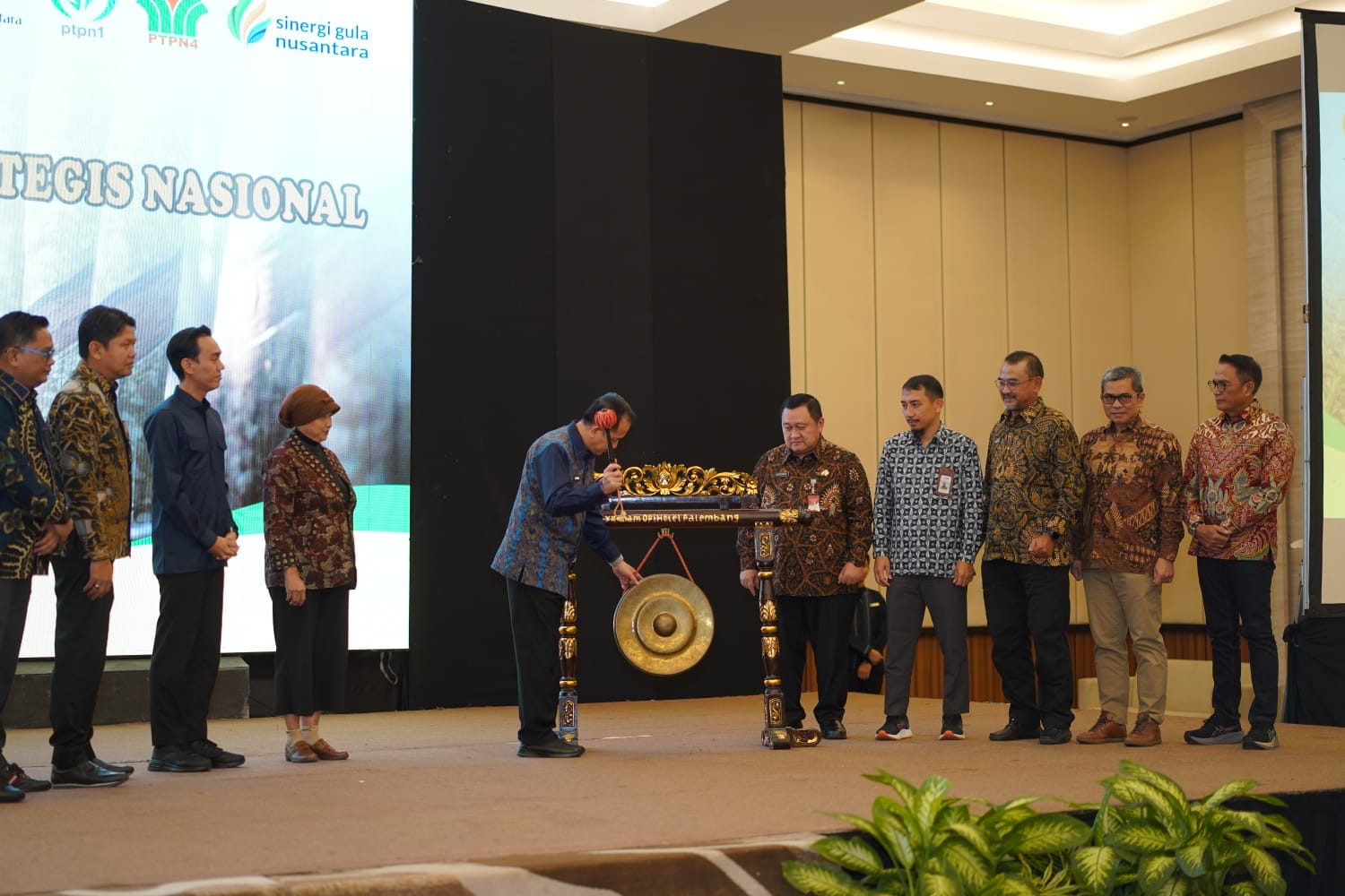 Pembukaan acara sosialisasi Proyek Strategis Nasional (PSN) PT Perkebunan Nusantara di Palembang