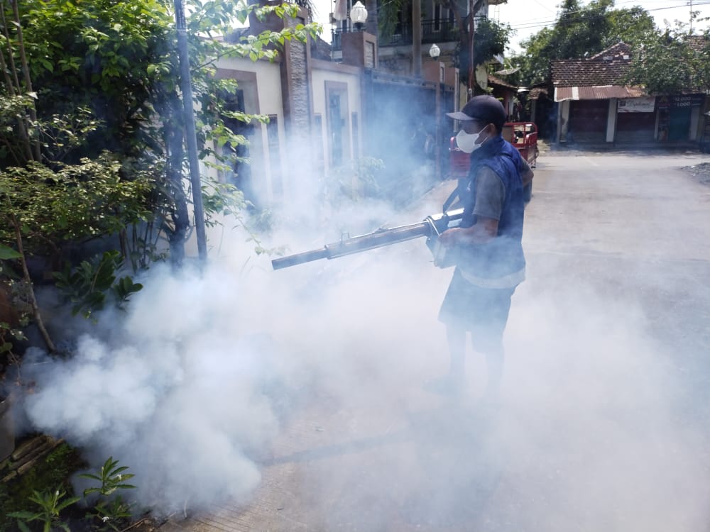 Fogging di Desa Mejobo, Kecamatan Mejobo, Kabupaten Kudus, beberapa waktu lalu