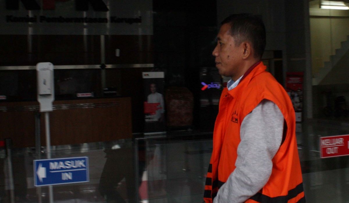 Ajudan Gubernur Maluku Utara Ramadhan Ibrahim kembali untuk menjalani pemeriksaan di Gedung Merah Putih KPK, Jakarta, Kamis (15/2).