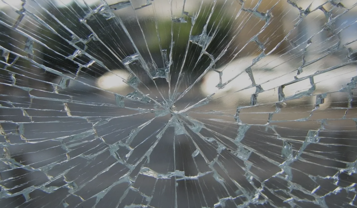 Mobil Pajero Sport terlibat kecelakaan di PIK 2