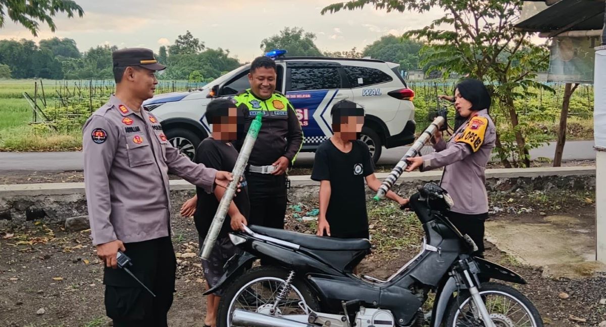 Dua anak tengah main petasan menggunakan kaleng spiritus diperiksa Wakapolres bersama Kasi Humas Polres Klaten.