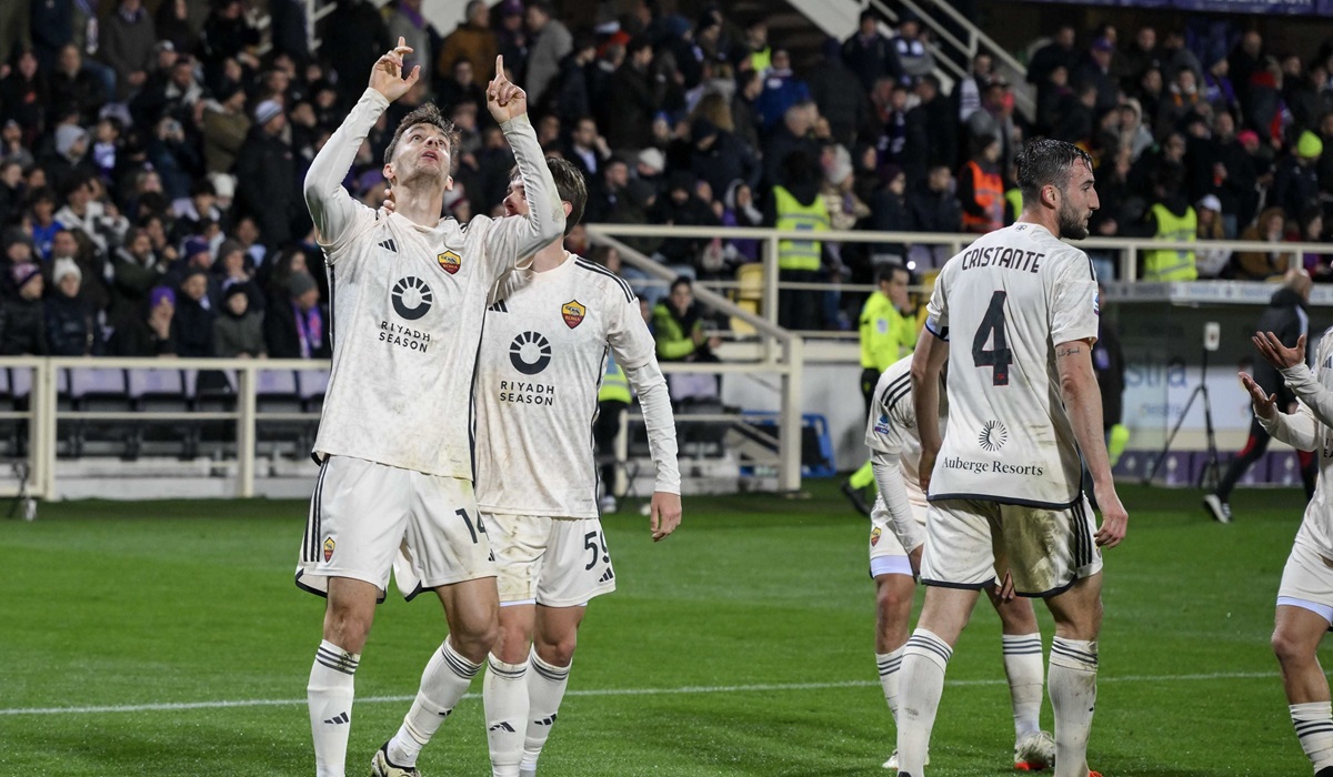 Penyerang AS Roma Diego Llorente melakukan selebrasi usai mencetak gol ke gawang Fiorentina di laga Serie A. 