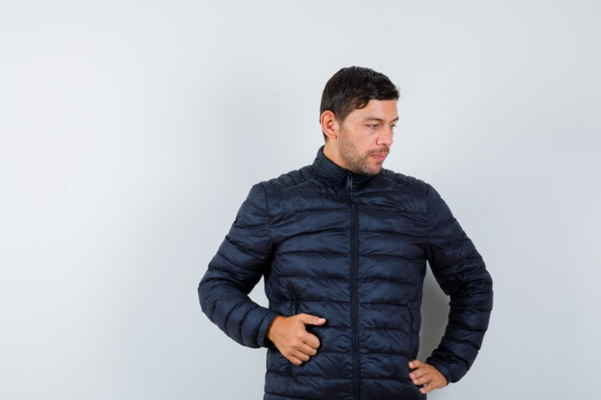 Ilustrasi, berikut cara merawat jaket bulu angsa, perhatikan cara mencuci hingga menyimpannya agar tetap awet