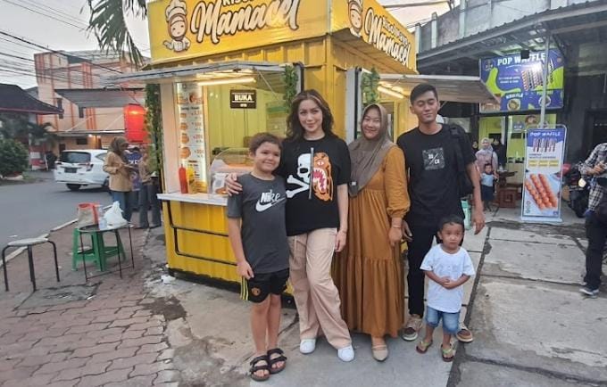 Artis  Jessica Iskandar dan putranya El di 