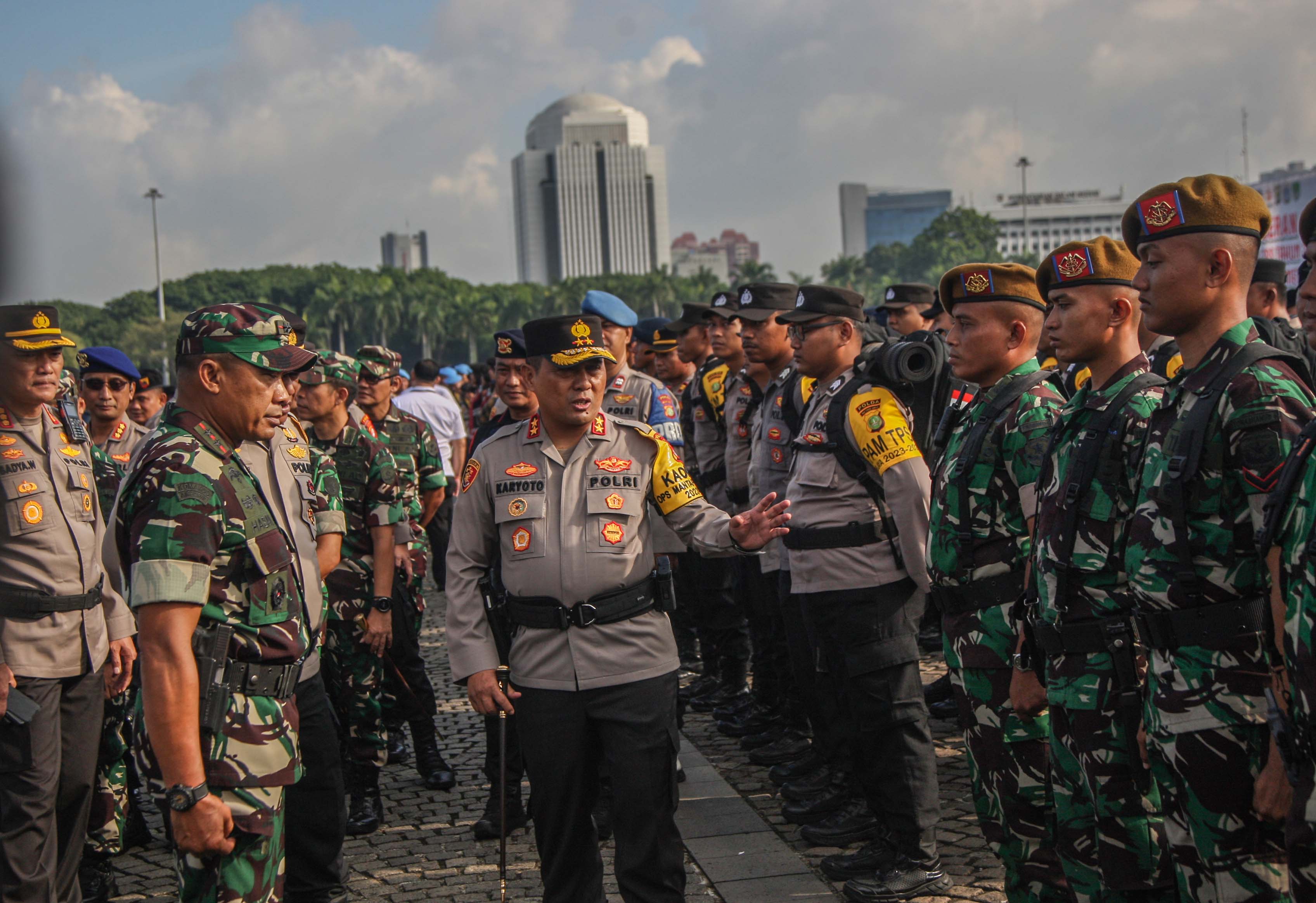 Kapolda Metro Jaya Irjen Karyoto bersama Pangdam Jaya Mohammad Hasan