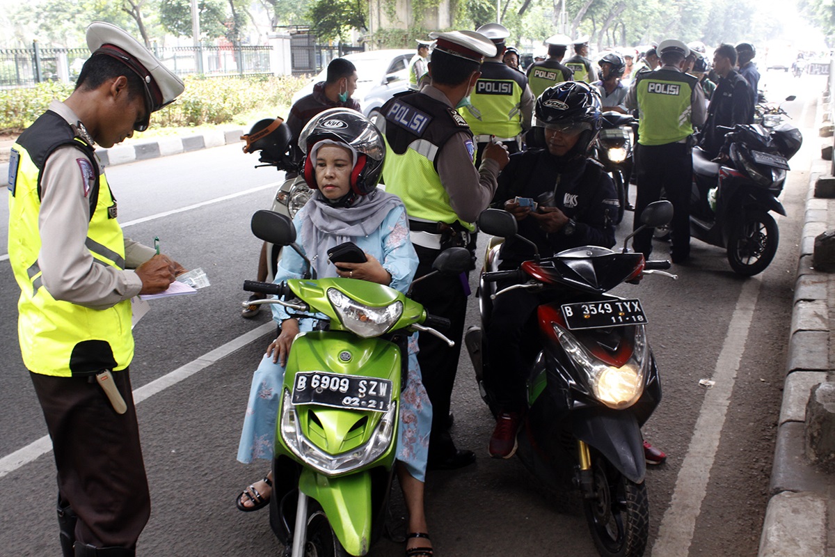 Dirgakum Korlantas Polri Brigjen Raden Slamet Santoso menegaskan pengendara tak bisa hanya melihatkan STNK Lewat video call saat ditilang. 
