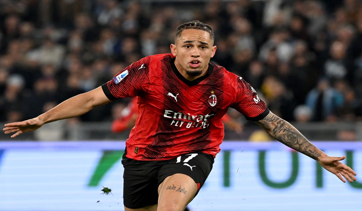 Penyerang AC Milan Noah Okafor melakukan selebrasi usai mencetak gol ke gawang Lazio di laga Serie A.