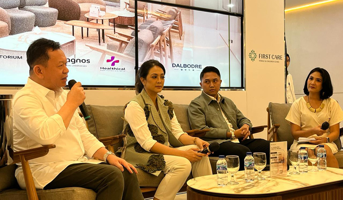 Talkshow mengenai pentingnya menjaga kesehatan reproduksi perempuan.