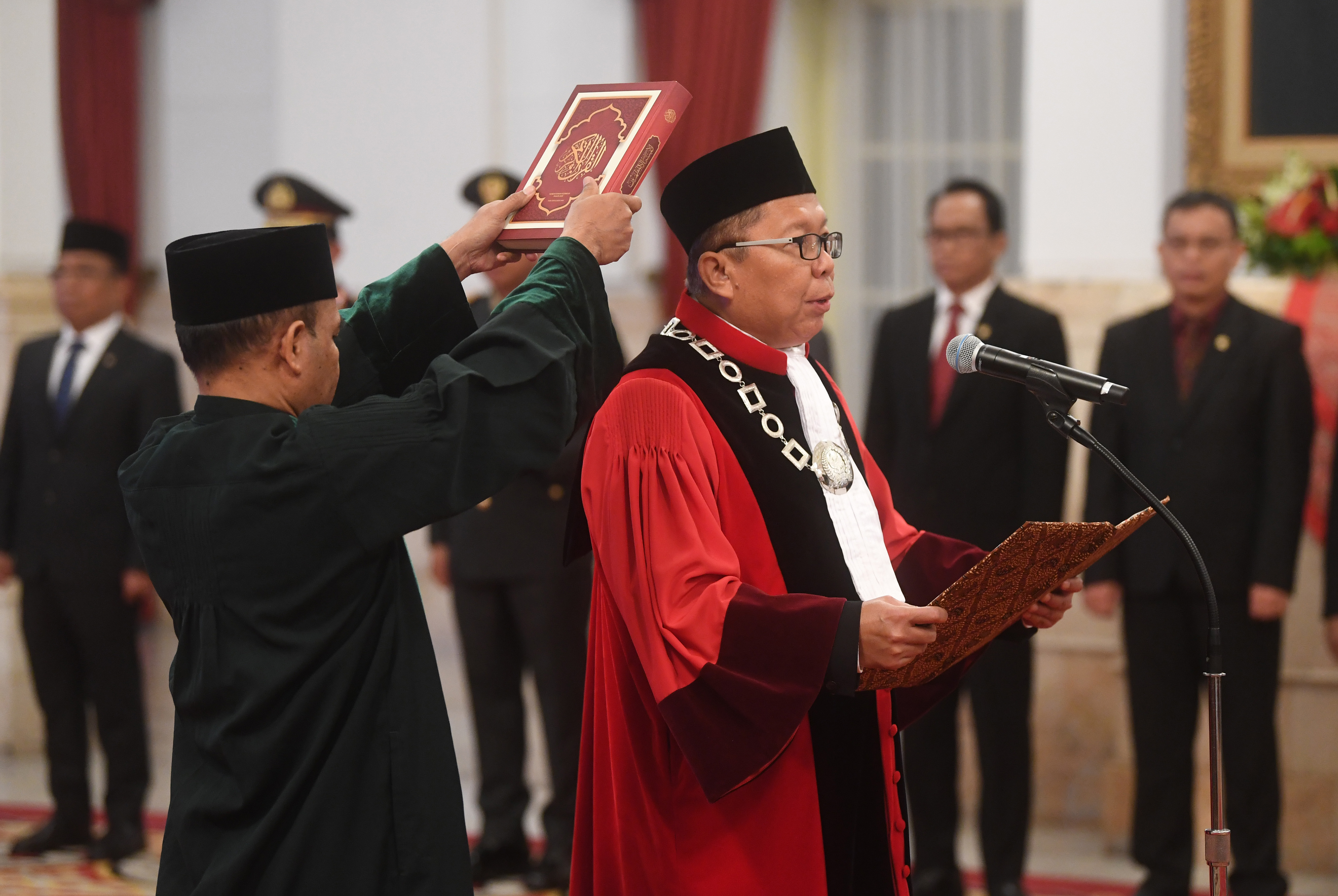 Pengucapan sumpah Hakim MK Asrul Sani