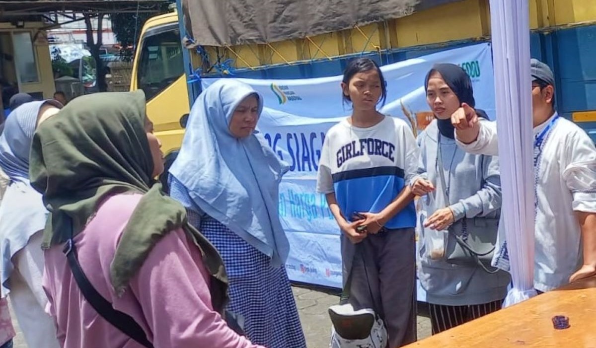 Warga Cimahi Kecewa tidak Kebagian Beras Murah