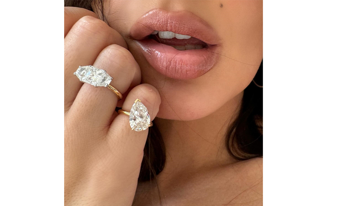 Emily Ratajkowski memilih untuk mengubah cincin pertunangannya menjadi dua cincin terpisah.