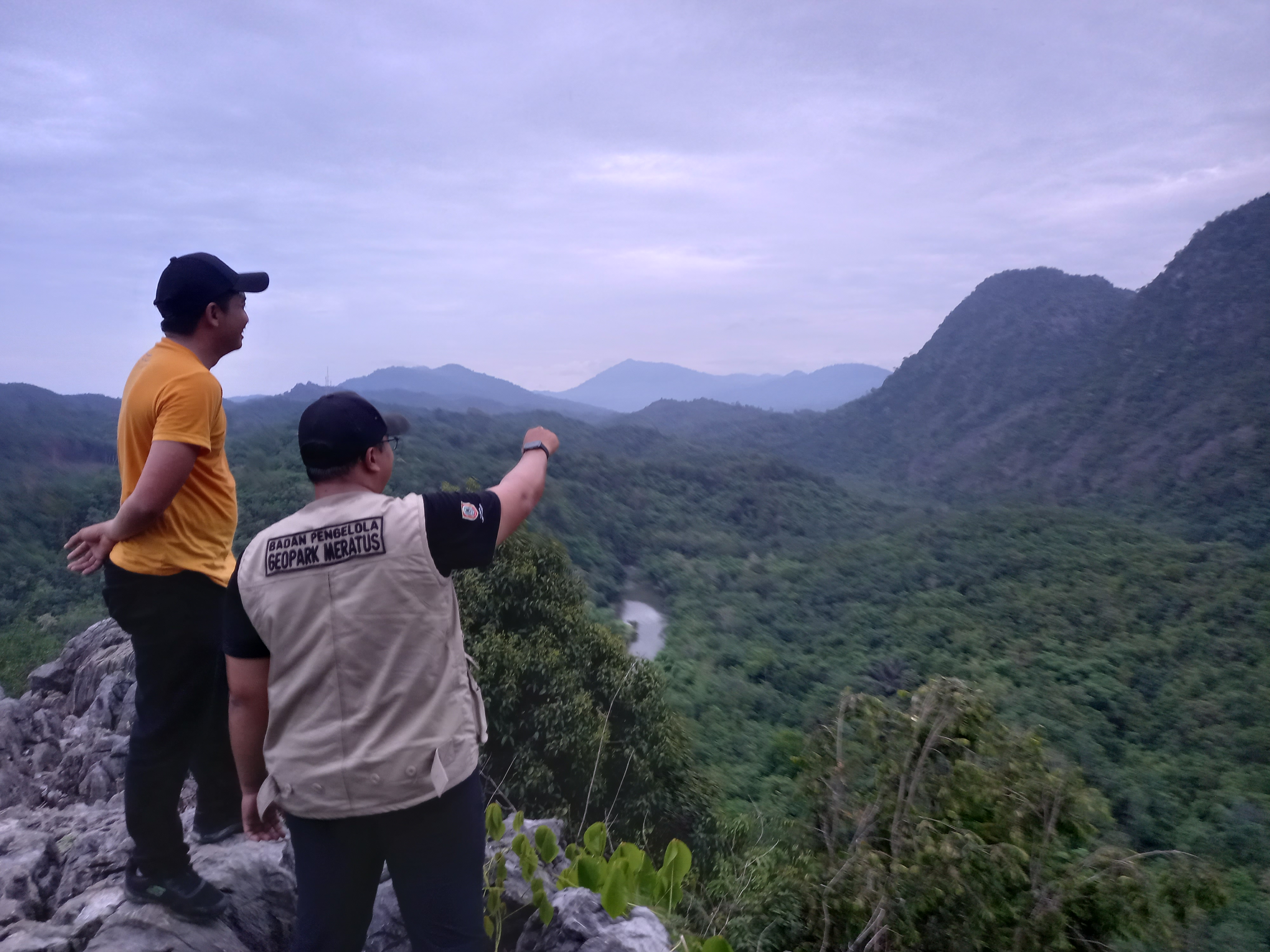 Puncak Langara salah satu geosite Geopark Meratus yang terbentuk 180 juta tahun. 