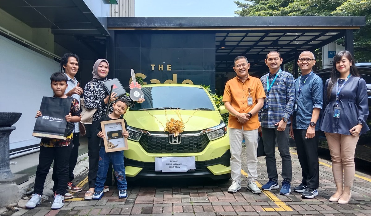 Beli Emas Bonus Mobil, Pegadaian Serahkan Reward Mobil Brio Kepada Nasabah Loyal  