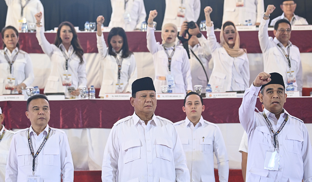 Ketua Umum Gerindra Prabowo Subianto (kedua kiri) didampingi Sekjen Ahmad Muazani (kanan) dan Ketua Harian Sufmi Dasco Ahmad (kiri).