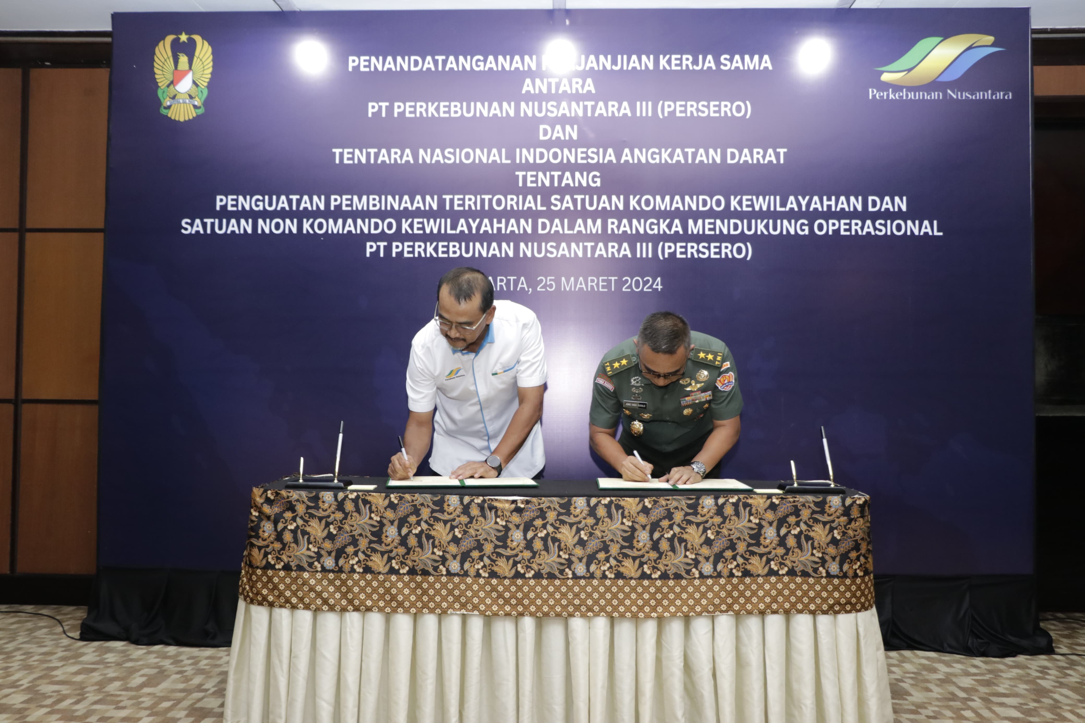 Penandatanganan kerja sama antara PT Perkebunan Nusantara III (Persero) Holding dan Tentara Nasional Indonesia Angkatan Darat (TNI AD).