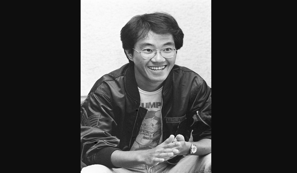 Foto hitam putih yang diambil pada Mei 1982 yang menampilkan penulis manga Dragon Ball, Akira Toriyama