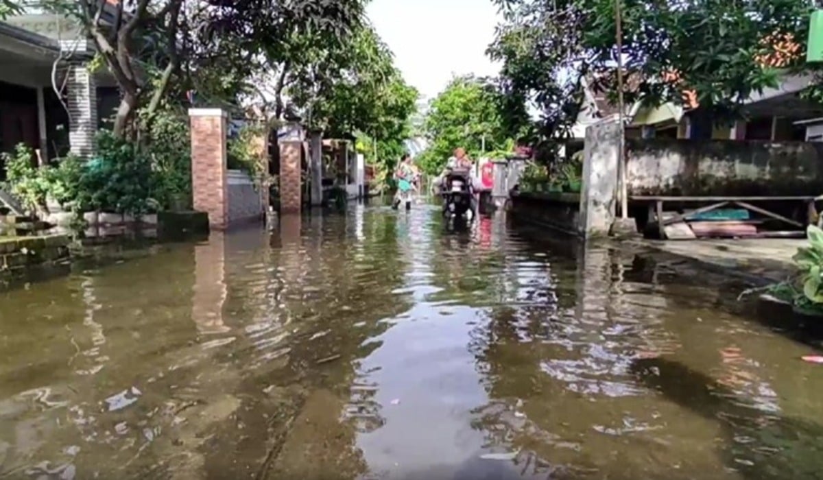 Ilustrasi banjir di Lamongan, Jawa Timur.