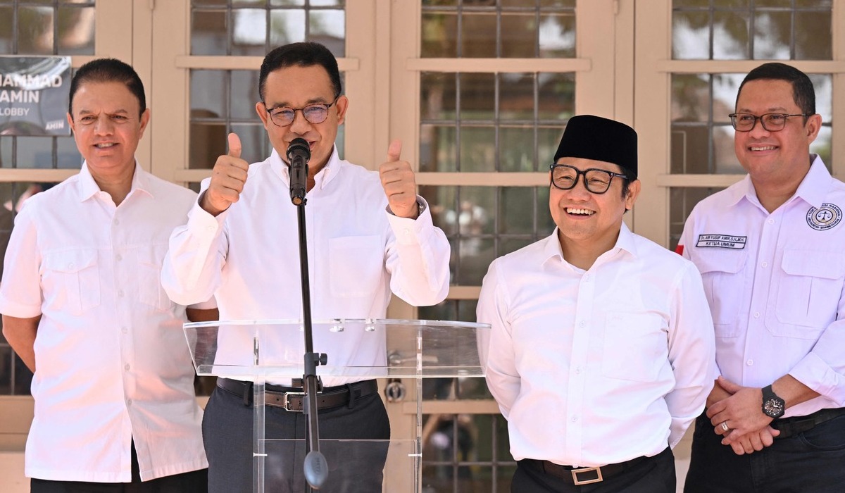 Ketua THN Anies-Muhaimin, Ari Yusuf Amir (kanan).