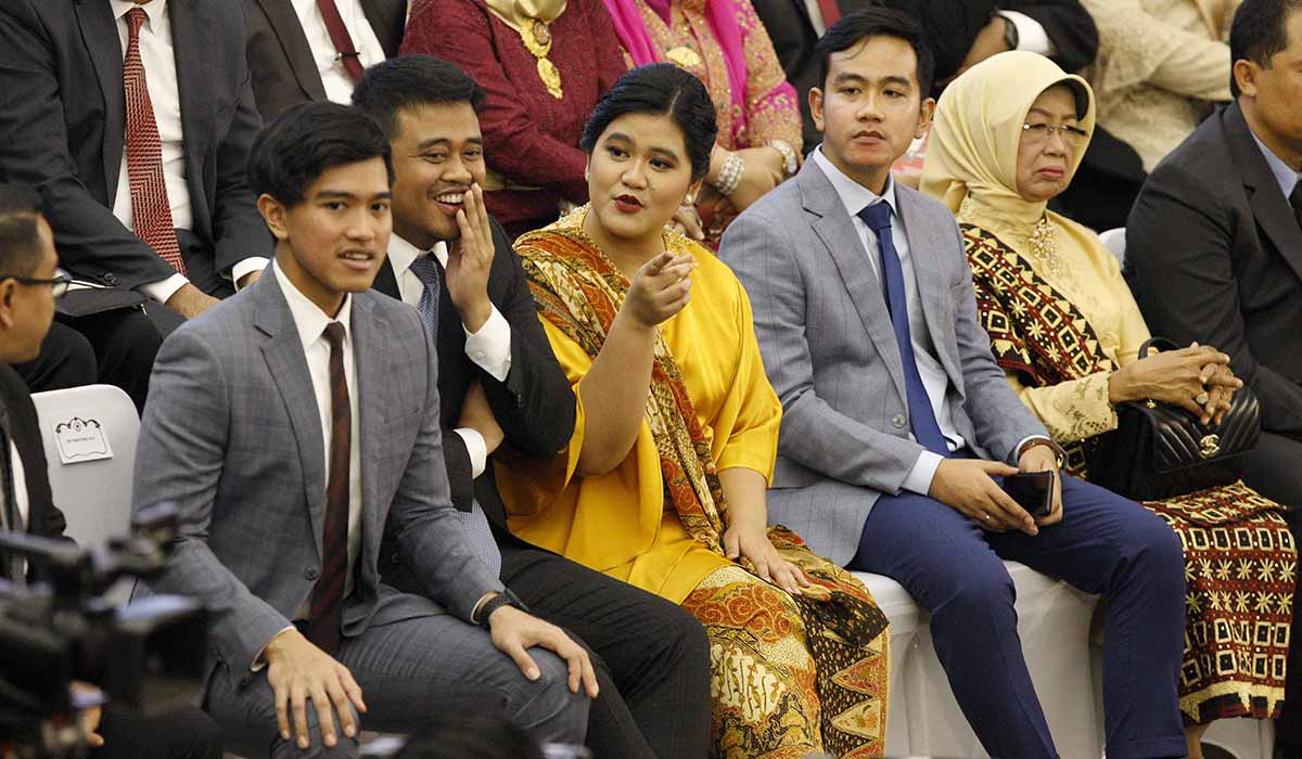 Anak bungsu Joko Widodo, Kaesang Pangarep (kiri) dan Wali Kota Medan Bobby Nasution (kedua dari kiri).