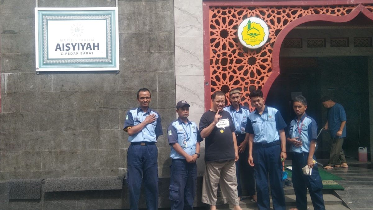 Sambut Ramadan, PT Utama Bersihkan Masjid secara Gratis