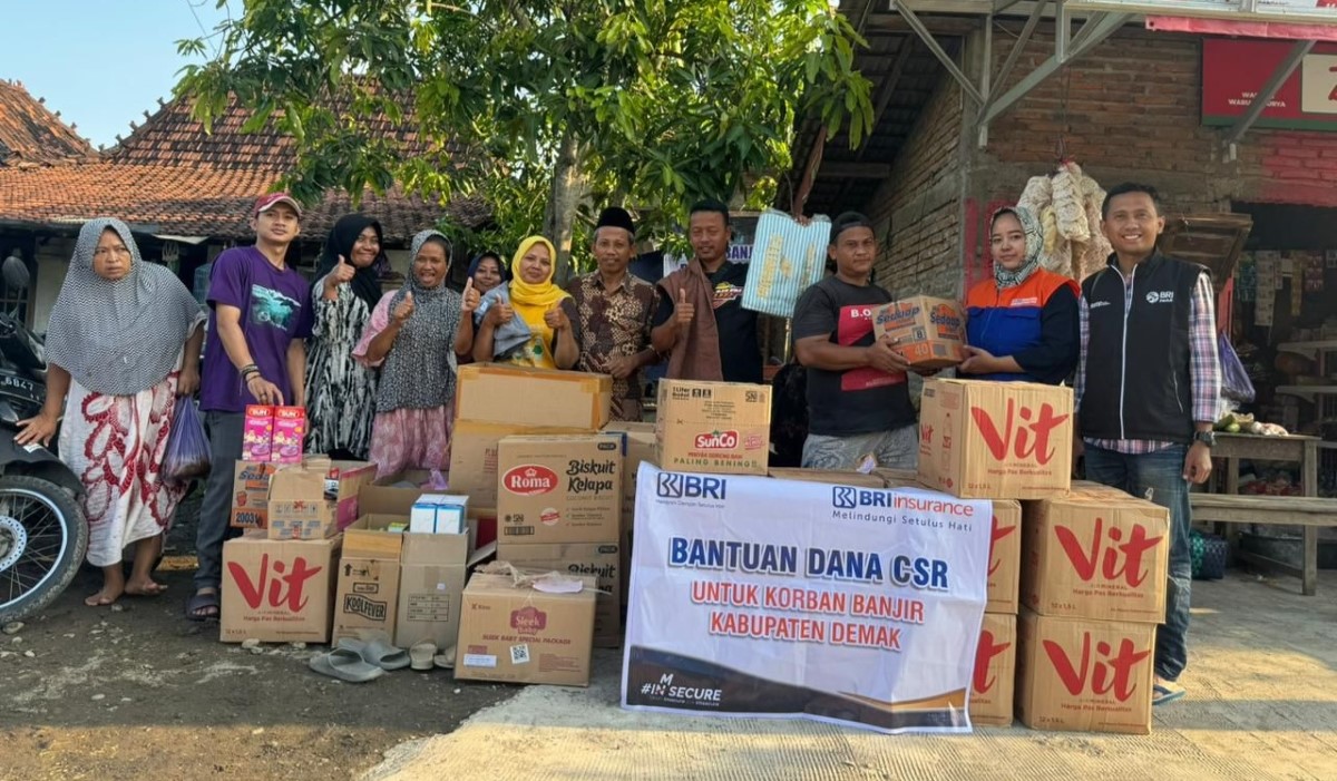 BRI Insurance Salurkan Bantuan Korban Banjir di Demak dan Kudus