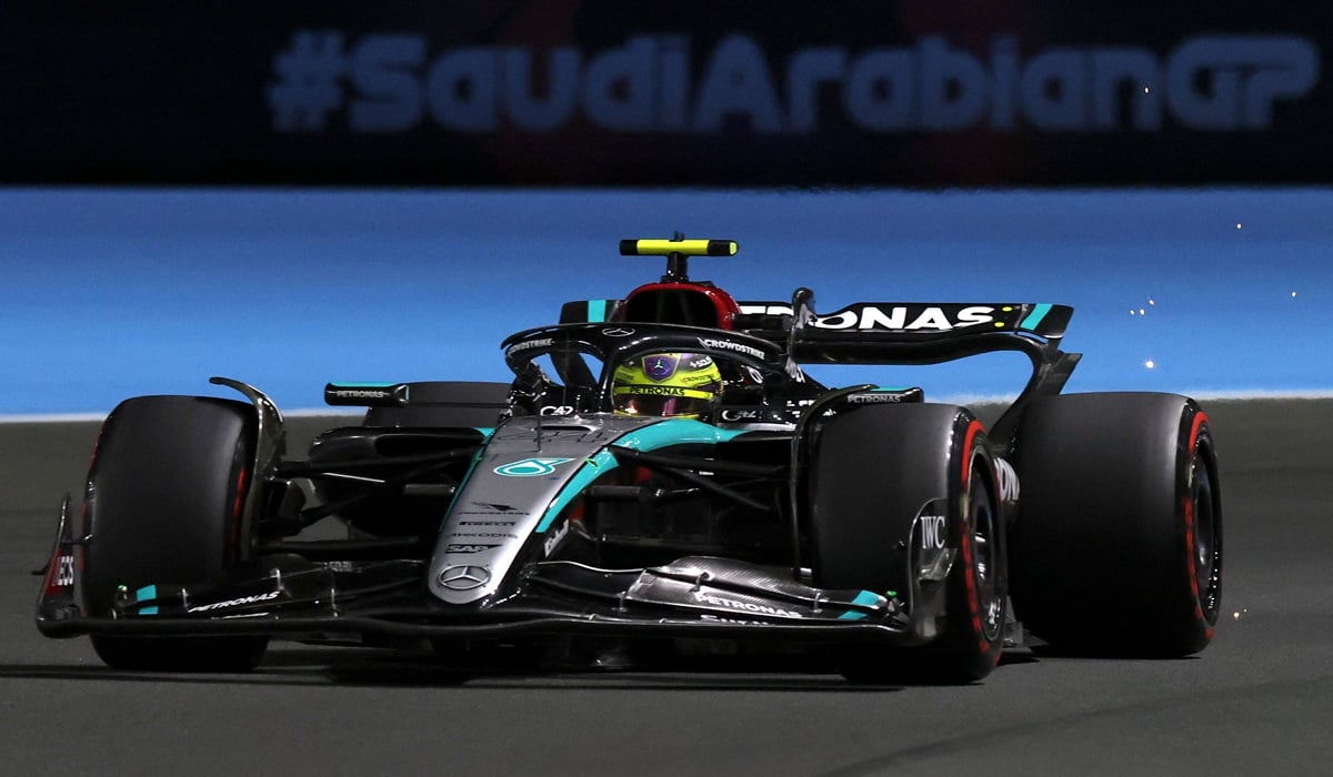 Pembalap tim Mercedes Lewis Hamilton