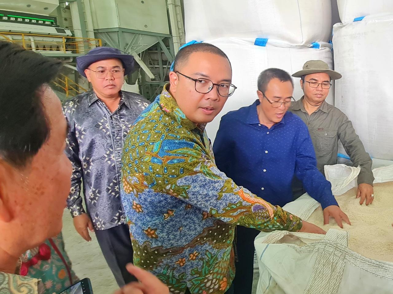 Duta besar RI untuk Kerajaan Kamboja, Santo Darmosumarto, melakukan kunjungan ke Provinsi Prey Veng