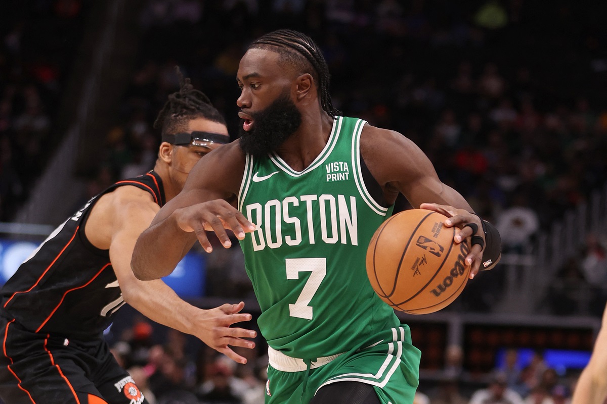 Boston Celtics mengalahkan Detroit Pistons 129-102 dalam pertandingan NBA.