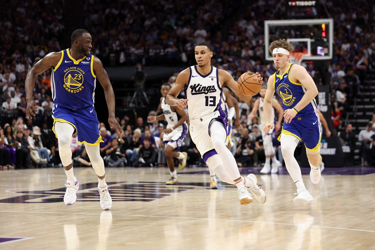Sacramento Kings mengakhiri harapan playoff Stephen Curry dan Golden State Warriors dengan kemenangan 118-94 dalam turnamen Play-in NBA. 