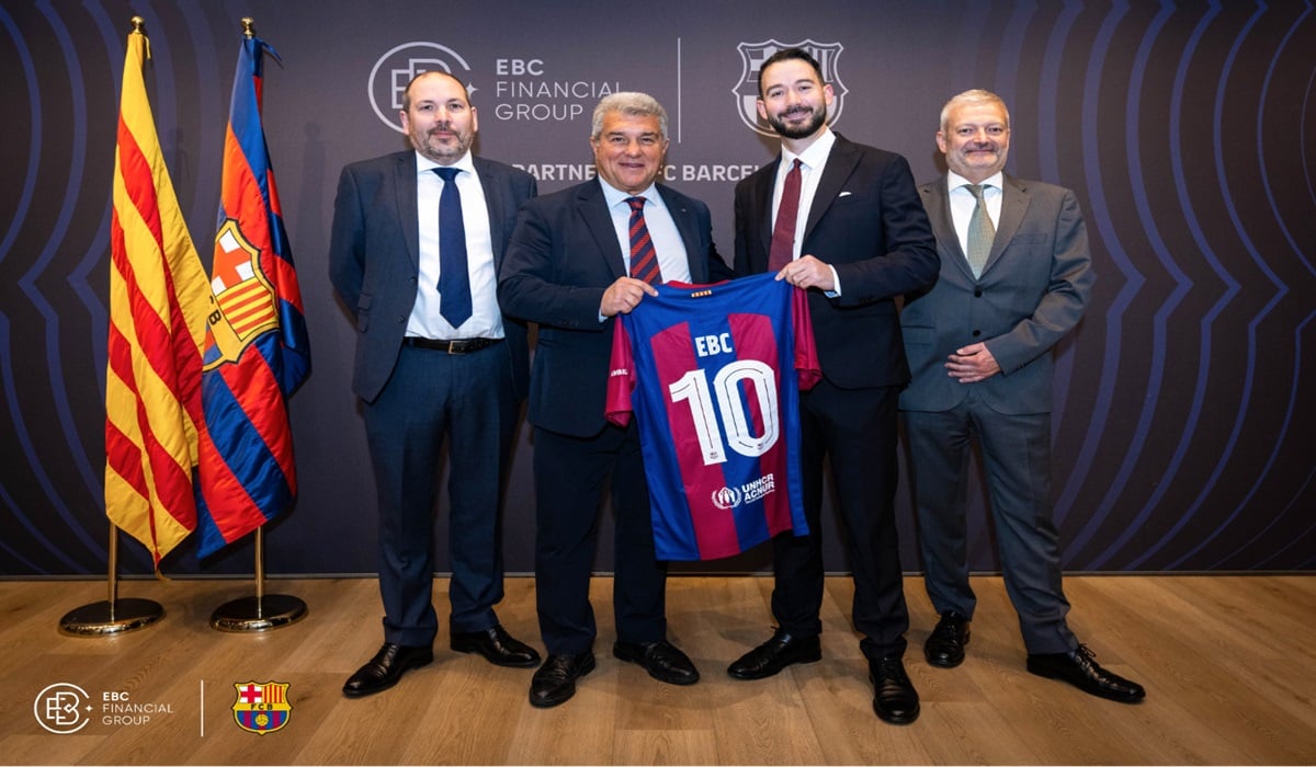 Penandatangan kesepakatan kerja sama antara Barcelona dan EBC