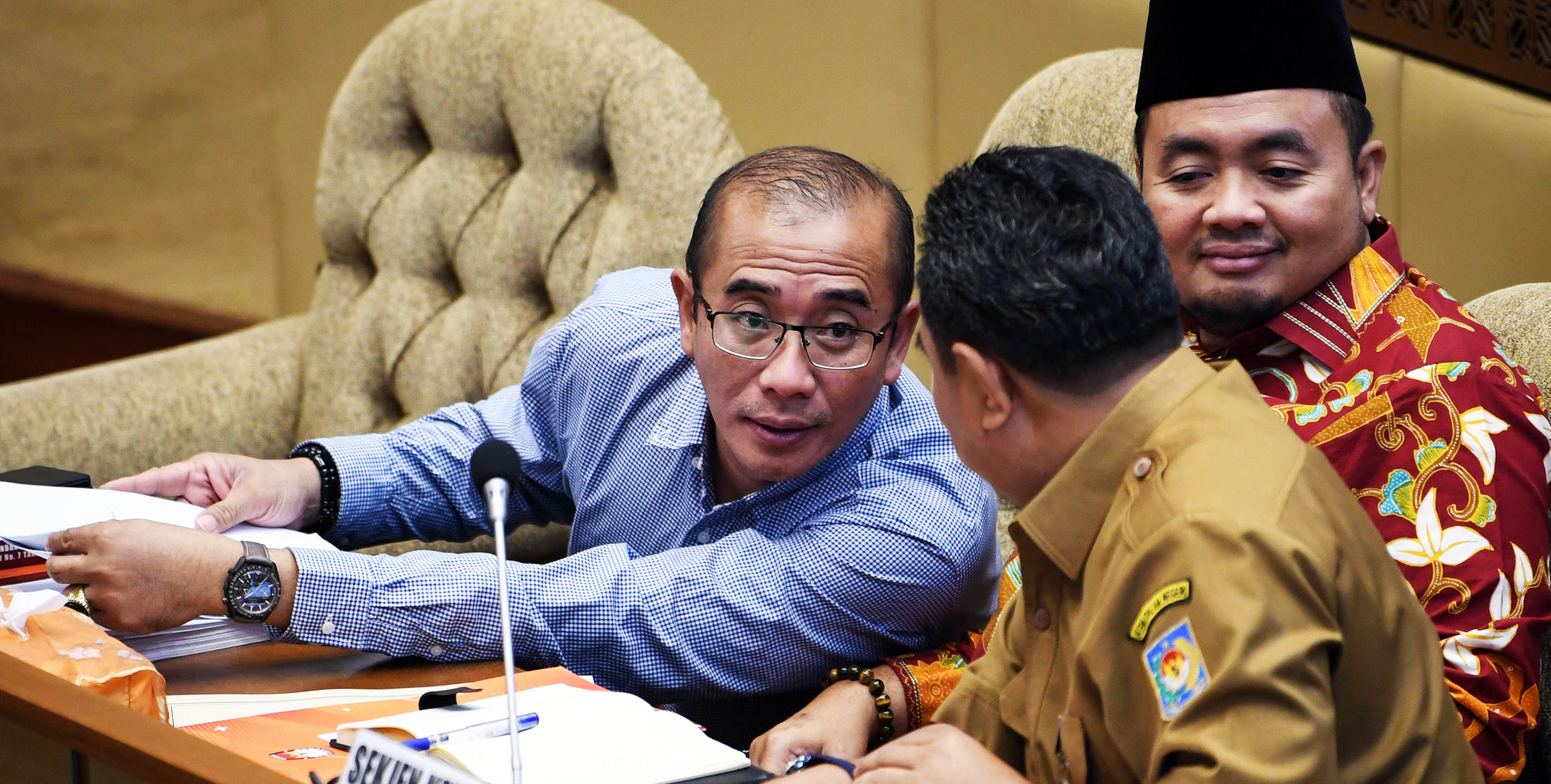 Ketua KPU Hasyim Asy'ari mengikuti kegiatan Rapat Dengar Pendapat di Komisi II DPR