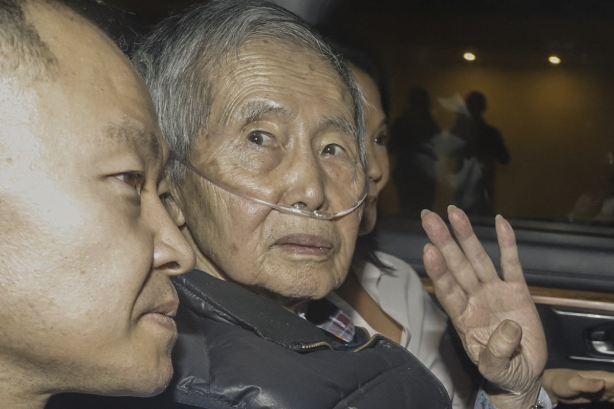 Peru membela keputusannya membebaskan mantan presiden Alberto Fujimori dari penjara setelah hanya menjalani sebagian dari hukuman 25 tahun