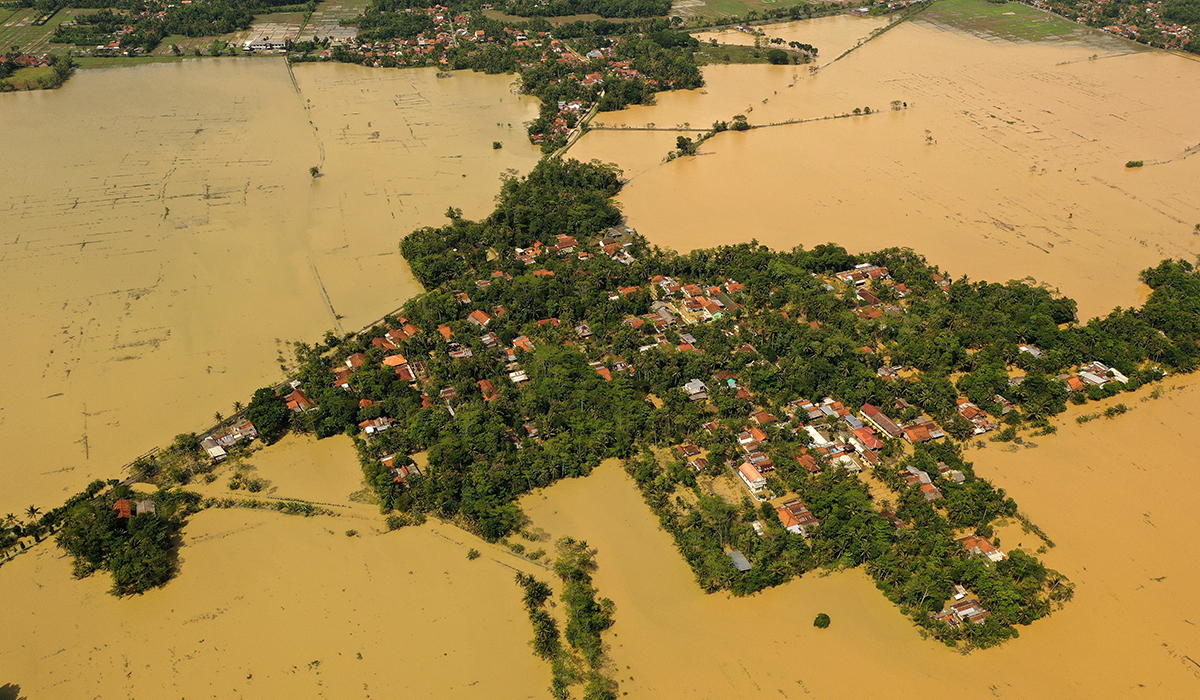Foto udara banjir yang menggenangi enam desa di wilayah Kecamatan Kroya, Cilacap, Jateng, Kamis (19/11/2020).