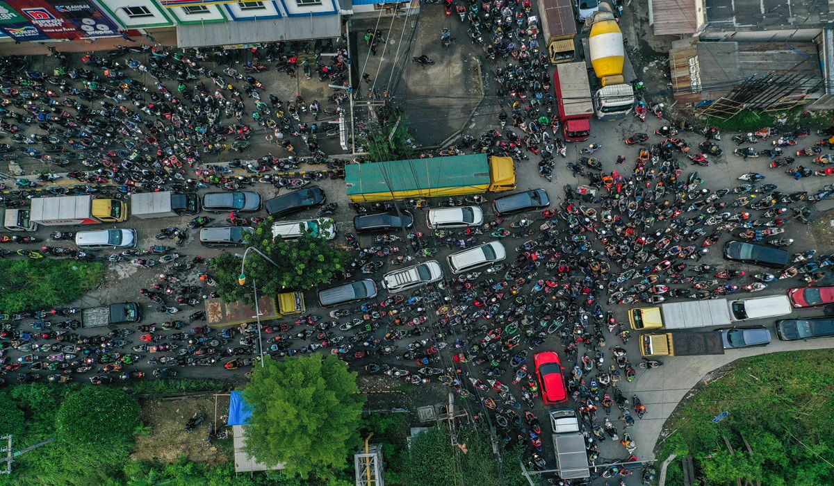 Pada H-5 lebaran 2024 jalan raya Kalimalang mulai dipadati pemudik yang akan menuju Provinsi Jawa Tengah dan Provinsi Lainnya.