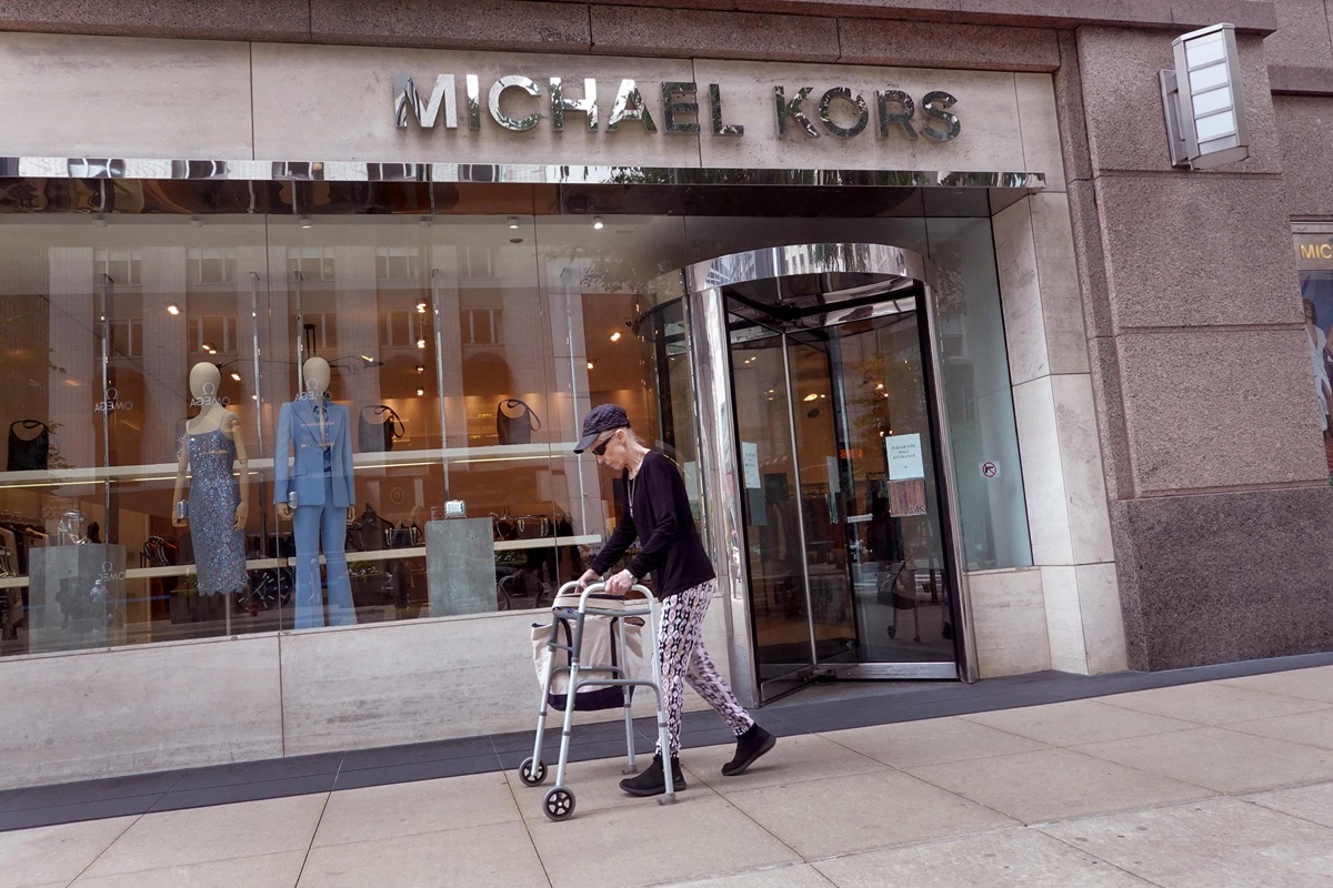 FTC AS mengajukan gugatan untuk menghalangi kesepakatan senilai US$8,5 miliar antara Tapestry dan Capri