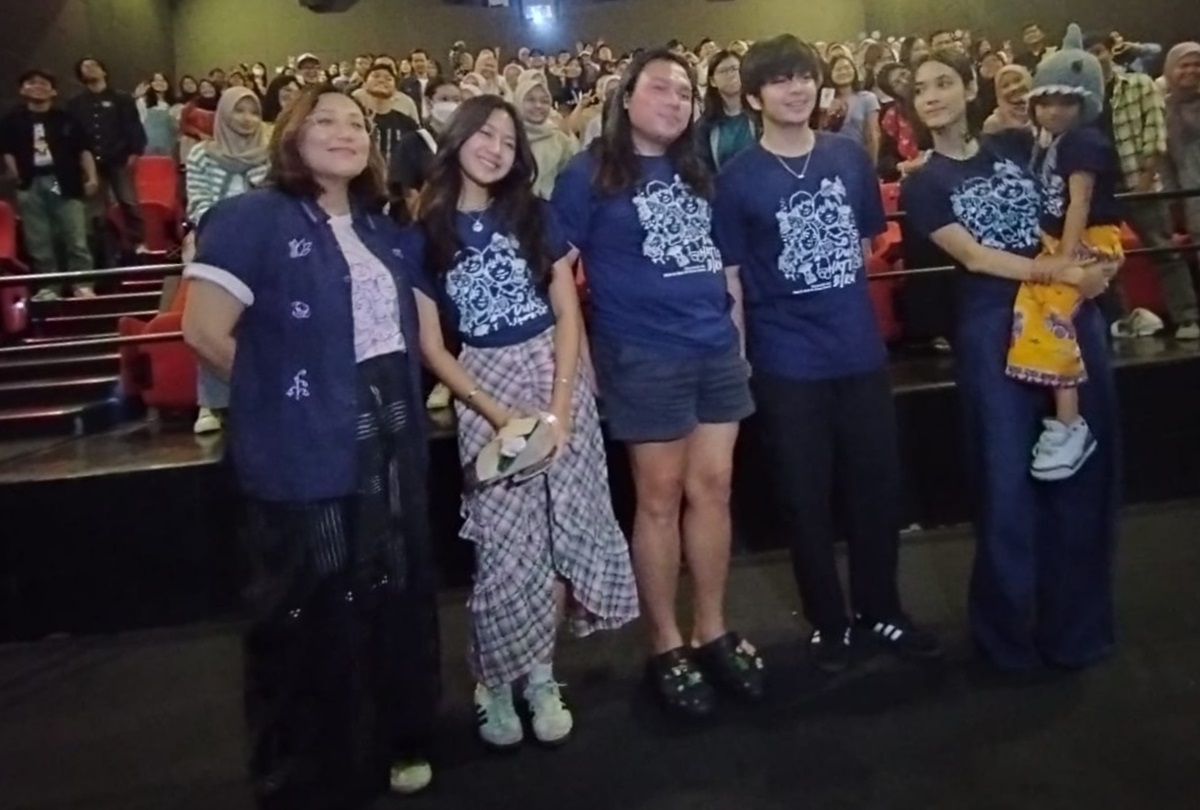 Dua Hati Biru membahas konflik rumah tangga antara Bima dan Dara. 