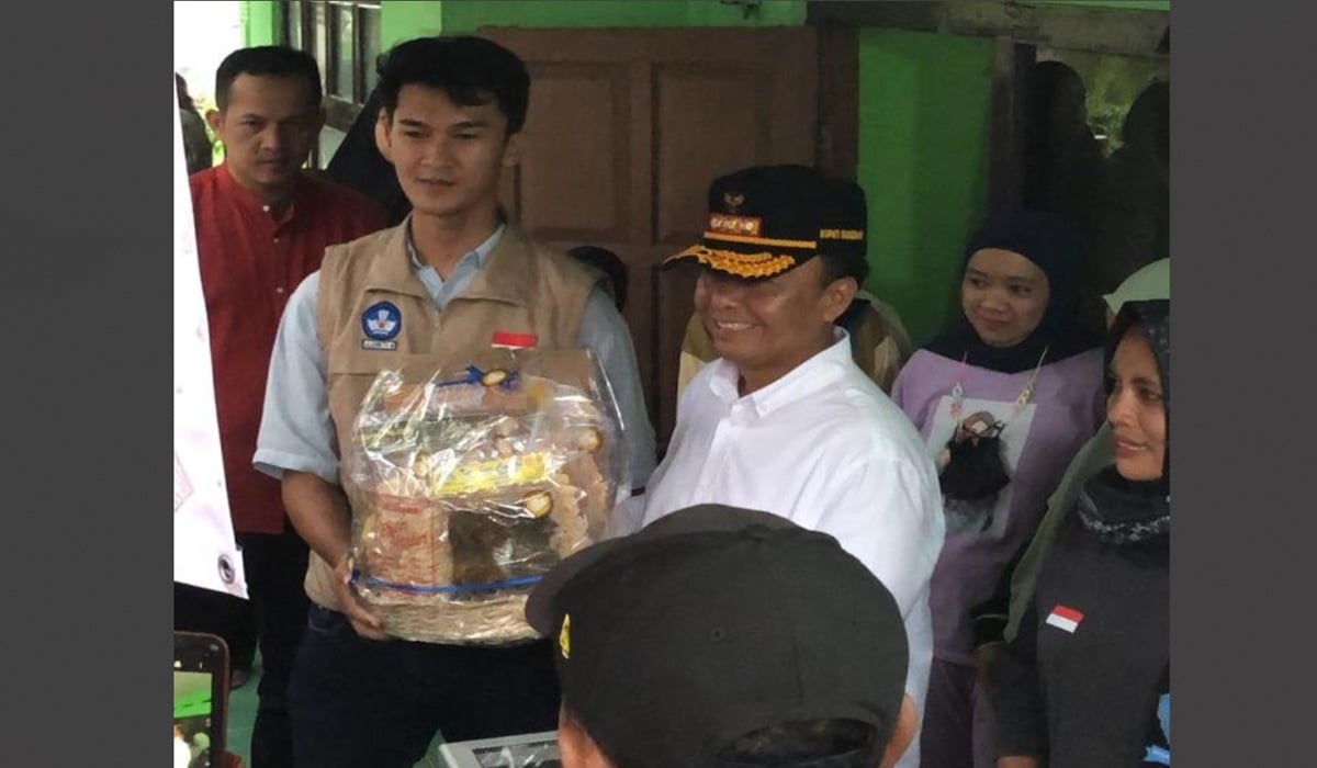 Kegiatan KKN mahasiswa Unisa Bandung di Desa Conggeang Wetan