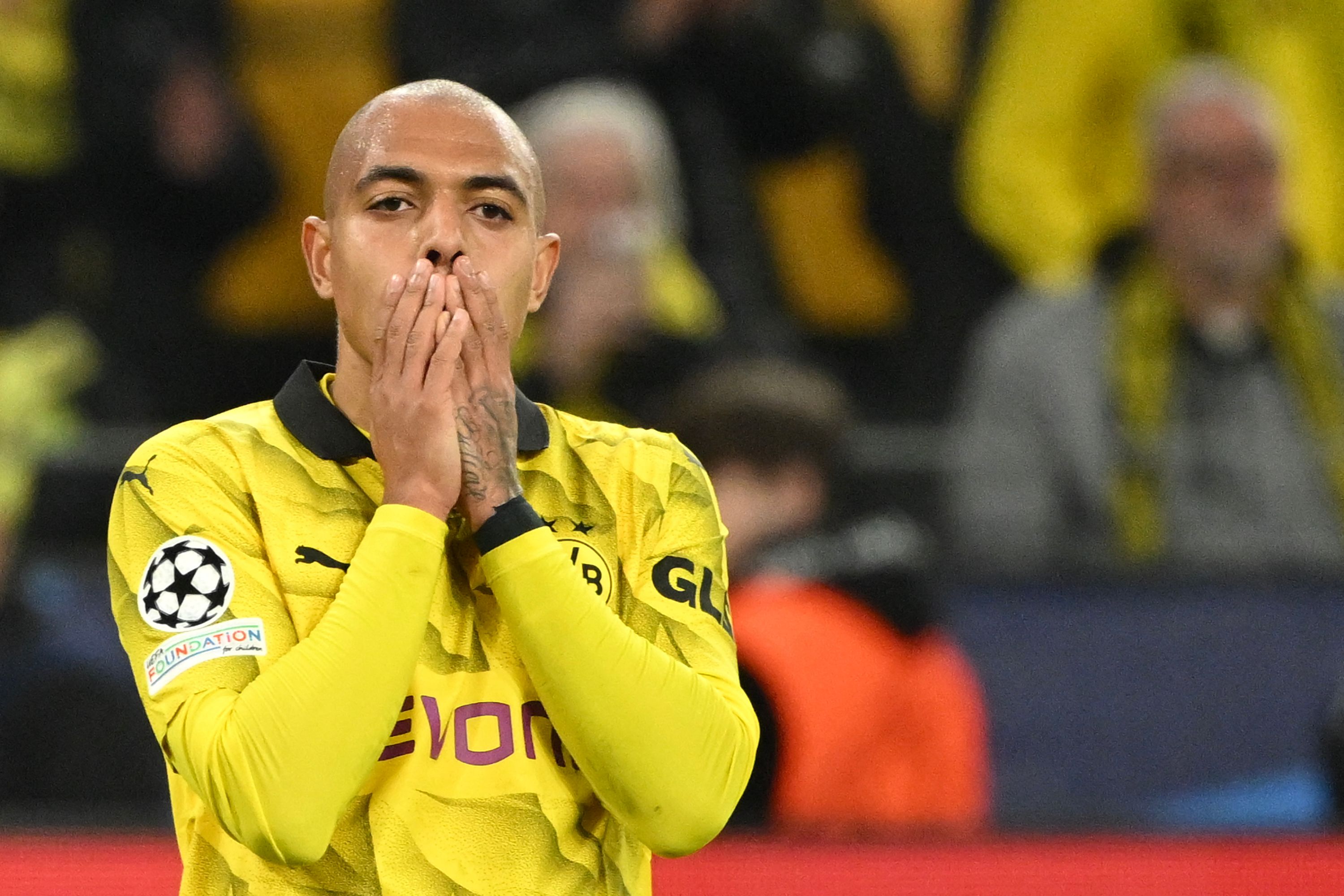 Striker Dortmund Donyell Malen usai timnya menghadapi PSV Eindhoven