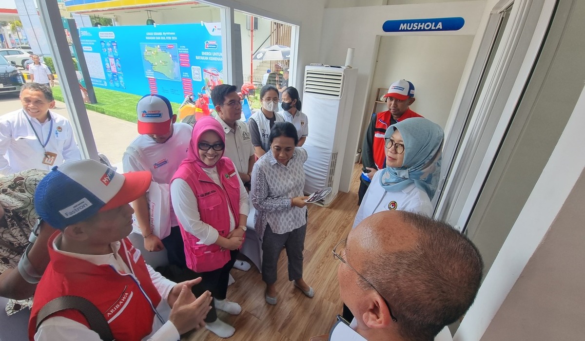 Menteri PPPA Apresiasi Layanan Serambi MyPertamina, di Tol Jakarta-Cikampek, Kamis, 4 April 2024.