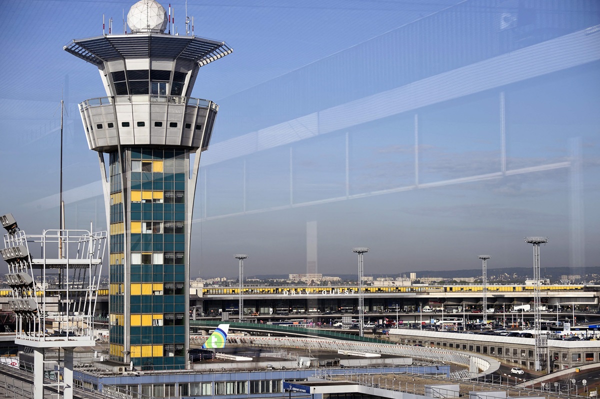 Serikat pengatur lalu lintas udara Prancis akan melakukan mogok selama satu hari sebagai protes terhadap rencana pemotongan gaji