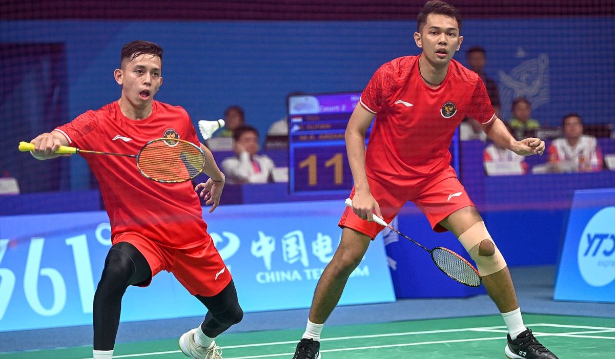 Pebulu tangkis ganda putra Indonesia Muhammad Rian Ardianto (kiri) dan Fajar Alfian (kanan) 
