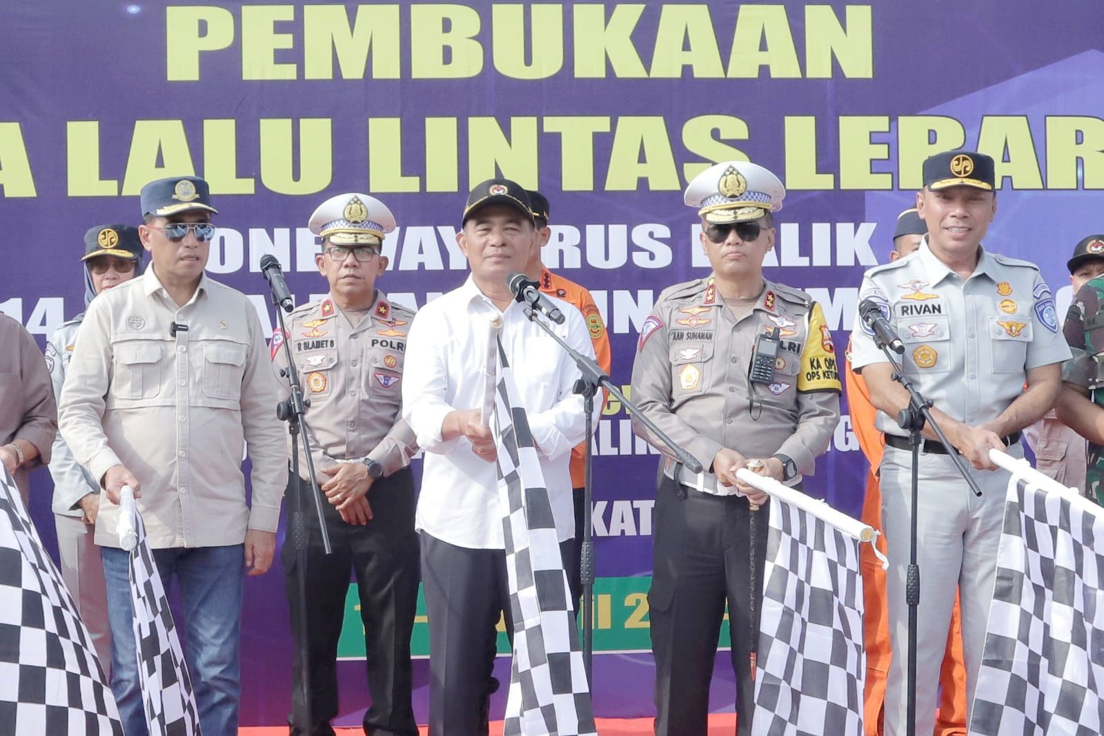 Pembukaan contraflow arus balik
