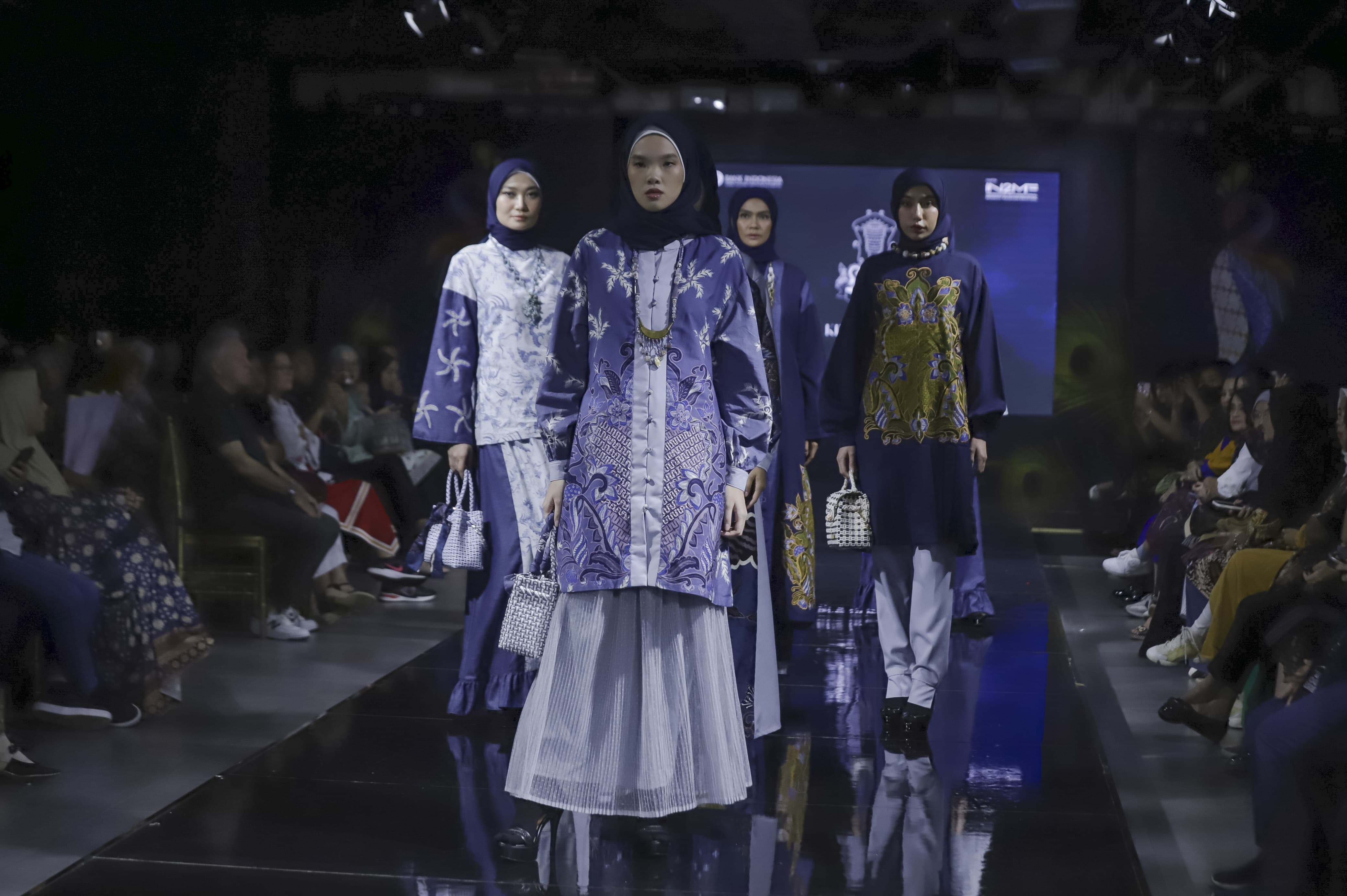 Batik dan corak lily air